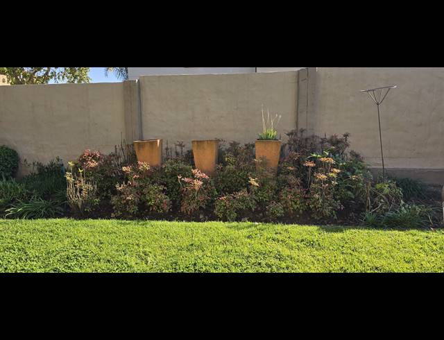 4 BEDROOM HOUSE FOR SALE IN ROOIHUISKRAAL NORTH